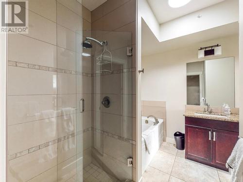 2000 Valleyview Drive Unit# 4, Osoyoos, BC - Indoor Photo Showing Bathroom