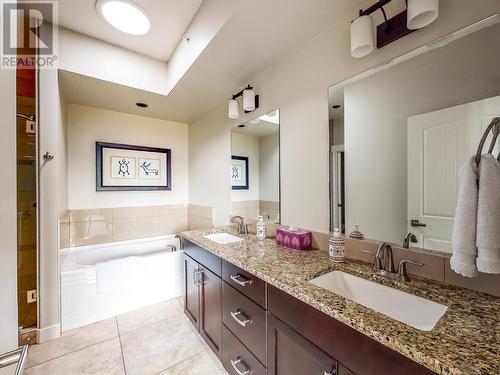 2000 Valleyview Drive Unit# 4, Osoyoos, BC - Indoor Photo Showing Bathroom