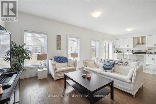 146 Starwood Drive, Guelph, ON - Indoor Photo Showing Living Room