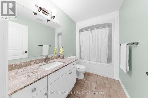 248 Tall Grass Cres, Kitchener, ON - Indoor Photo Showing Bathroom