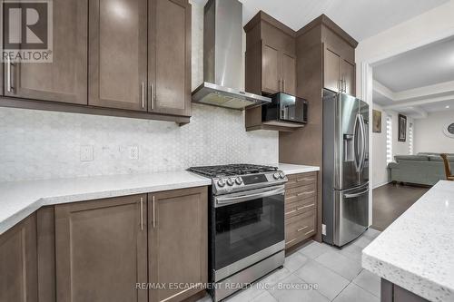 59 Findlay Dr, Hamilton, ON - Indoor Photo Showing Kitchen With Upgraded Kitchen