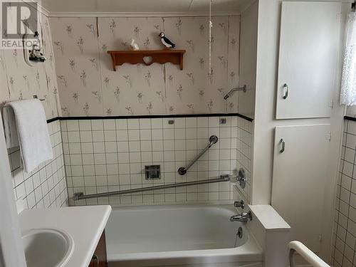 69 Main Street, Twillingate, NL - Indoor Photo Showing Bathroom