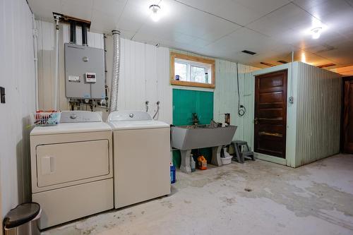 2363 Highway 3A, Castlegar, BC - Indoor Photo Showing Laundry Room