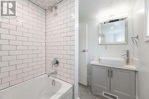 42 East 11Th St, Hamilton, ON - Indoor Photo Showing Bathroom