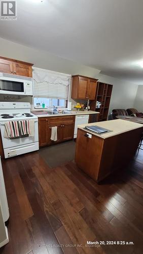 #1 -335 Hudson Bay St, Hope, BC - Indoor Photo Showing Kitchen