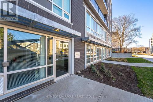 A202 - 275 Larch Street, Waterloo, ON - Outdoor