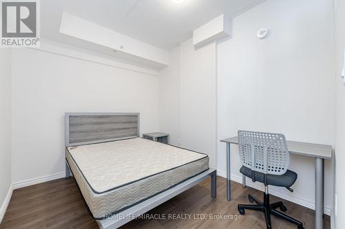 #A202 -275 Larch St, Waterloo, ON - Indoor Photo Showing Bedroom