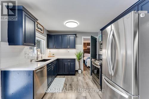 130 Crawford Road, Kawartha Lakes, ON - Indoor Photo Showing Kitchen With Upgraded Kitchen