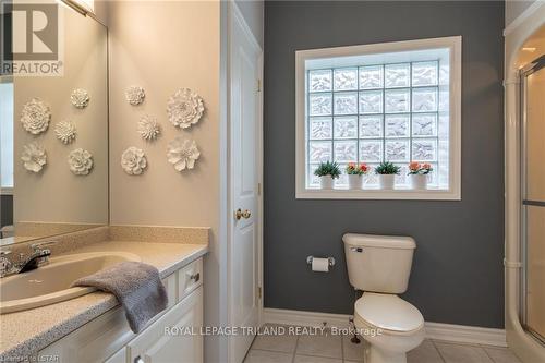 51 Pheasant Tr, Middlesex Centre, ON - Indoor Photo Showing Bathroom