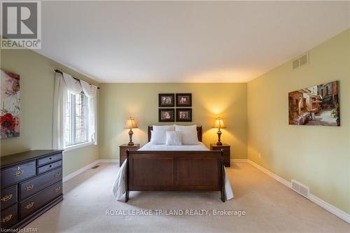 51 Pheasant Tr, Middlesex Centre, ON - Indoor Photo Showing Bedroom