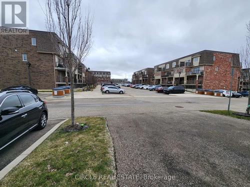 #B -211 Rachel Cres, Kitchener, ON - Outdoor