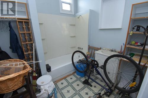 168 Macnab St N, Hamilton, ON - Indoor Photo Showing Bathroom