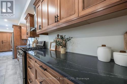7129 Lake St, Hamilton Township, ON - Indoor Photo Showing Kitchen