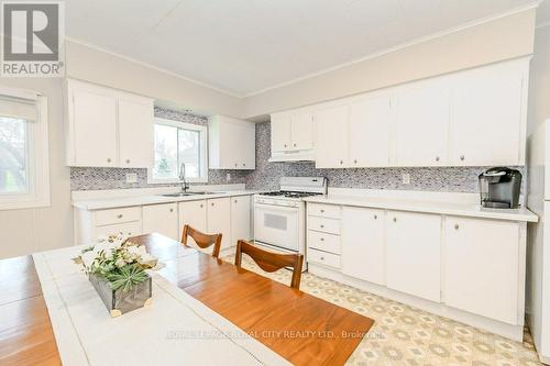 27 Lowell St N, Cambridge, ON - Indoor Photo Showing Kitchen