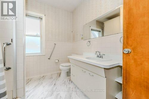 27 Lowell St N, Cambridge, ON - Indoor Photo Showing Bathroom