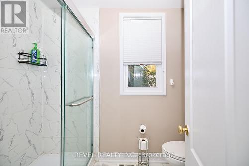 5267 Mcrae Street, Niagara Falls, ON - Indoor Photo Showing Bathroom