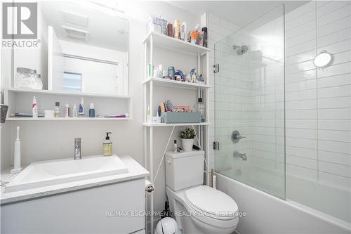 #102 -320 Plains Rd E, Burlington, ON - Indoor Photo Showing Bathroom