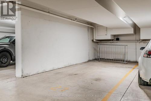 501 - 2025 Maria Street, Burlington, ON - Indoor Photo Showing Garage
