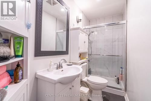 9 Northover St, Toronto, ON - Indoor Photo Showing Bathroom