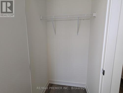 #408 -11 Steckley House Lane, Richmond Hill, ON - Indoor Photo Showing Laundry Room
