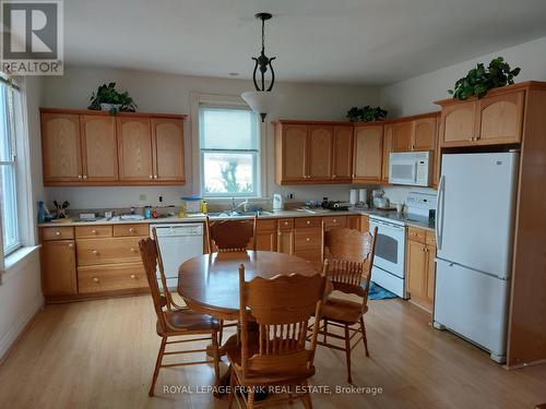 7215 Old Scugog Rd N, Clarington, ON - Indoor Photo Showing Kitchen With Double Sink