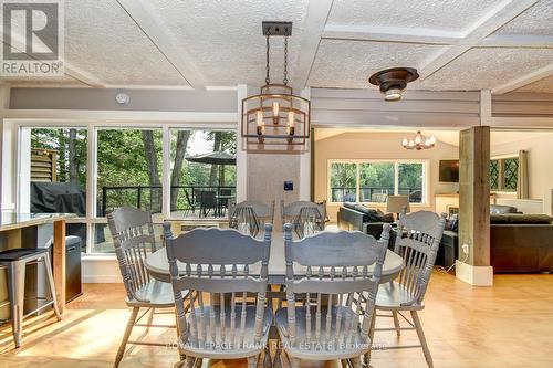 84 Irwin Drive, Galway-Cavendish And Harvey, ON - Indoor Photo Showing Dining Room