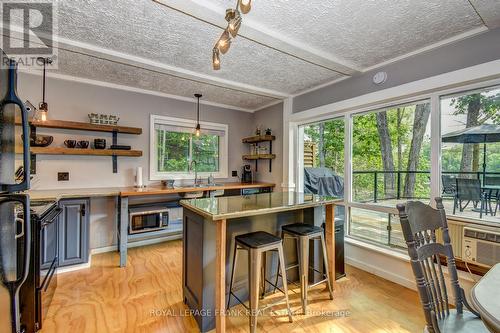 84 Irwin Drive, Galway-Cavendish And Harvey, ON - Indoor Photo Showing Kitchen