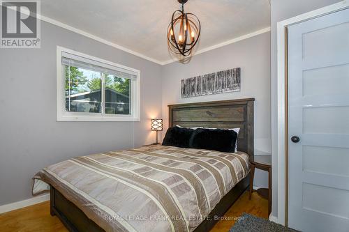 84 Irwin Drive, Galway-Cavendish And Harvey, ON - Indoor Photo Showing Bathroom