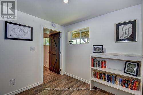 84 Irwin Drive, Galway-Cavendish And Harvey, ON - Indoor Photo Showing Bedroom