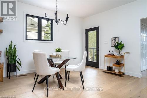 393 Main Street, Prince Edward County, ON - Indoor Photo Showing Dining Room