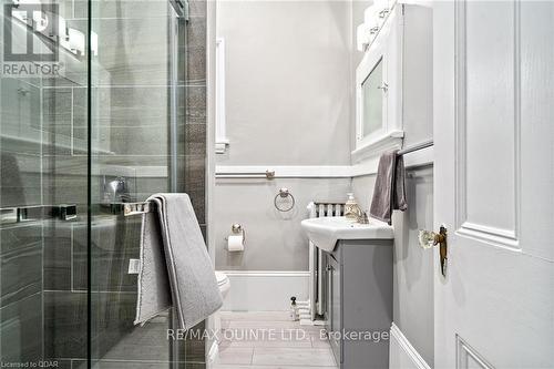 156 Bridge St E, Belleville, ON - Indoor Photo Showing Bathroom
