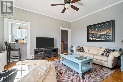156 Bridge Street E, Belleville, ON - Indoor Photo Showing Living Room