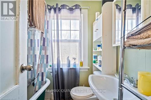156 Bridge Street E, Belleville, ON - Indoor Photo Showing Bathroom