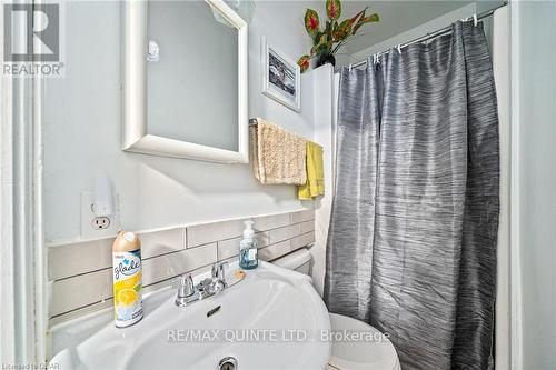 156 Bridge Street E, Belleville, ON - Indoor Photo Showing Bathroom