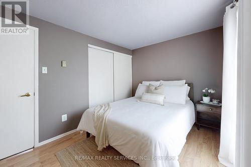 9 Greenhills Sq, Brampton, ON - Indoor Photo Showing Bedroom