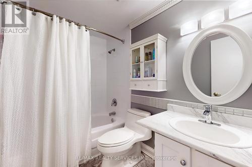 9 Greenhills Sq, Brampton, ON - Indoor Photo Showing Bathroom