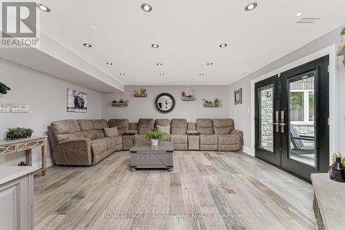 18 Church Street, Halton Hills, ON - Indoor Photo Showing Living Room