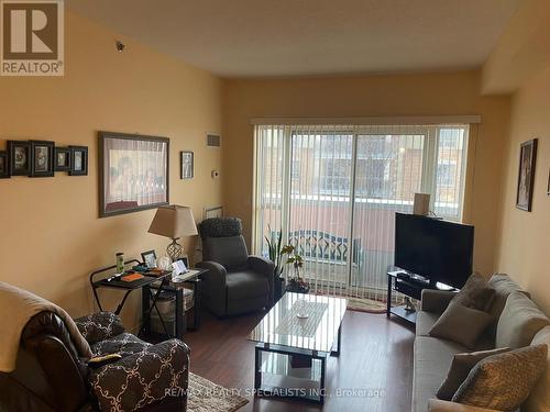 #207 -810 Scollard Crt, Mississauga, ON - Indoor Photo Showing Living Room