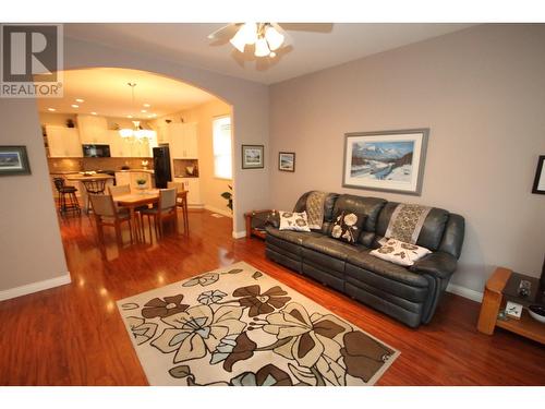 152 Willows Place, Oliver, BC - Indoor Photo Showing Living Room