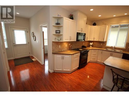 152 Willows Place, Oliver, BC - Indoor Photo Showing Kitchen With Double Sink