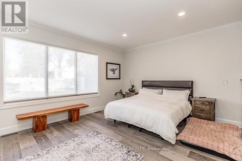 100 Wellington St W, New Tecumseth, ON - Indoor Photo Showing Bedroom