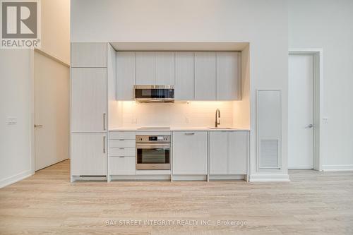 #109 -250 Lawrence Ave W, Toronto, ON - Indoor Photo Showing Kitchen