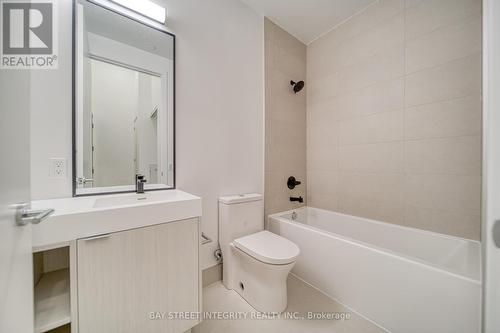 #109 -250 Lawrence Ave W, Toronto, ON - Indoor Photo Showing Bathroom