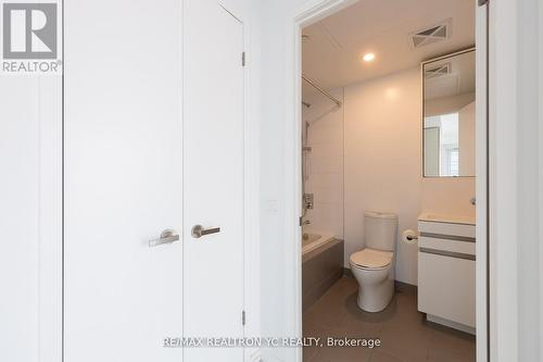 1205 - 197 Yonge Street, Toronto, ON - Indoor Photo Showing Bathroom