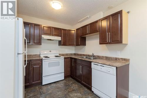 303 512 4Th Avenue N, Saskatoon, SK - Indoor Photo Showing Kitchen With Double Sink
