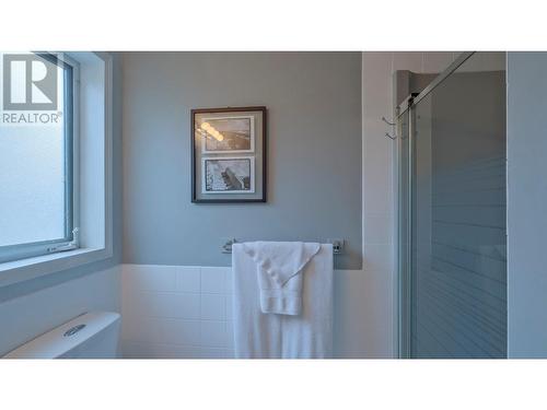 2084 Pinewinds Place, Okanagan Falls, BC - Indoor Photo Showing Bathroom