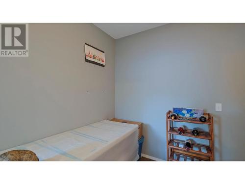 2084 Pinewinds Place, Okanagan Falls, BC - Indoor Photo Showing Bedroom