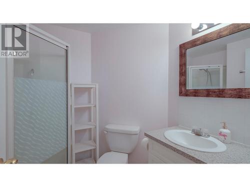 2084 Pinewinds Place, Okanagan Falls, BC - Indoor Photo Showing Bathroom