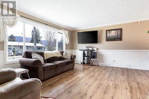 1805 Pete Street, Enderby, BC - Indoor Photo Showing Living Room