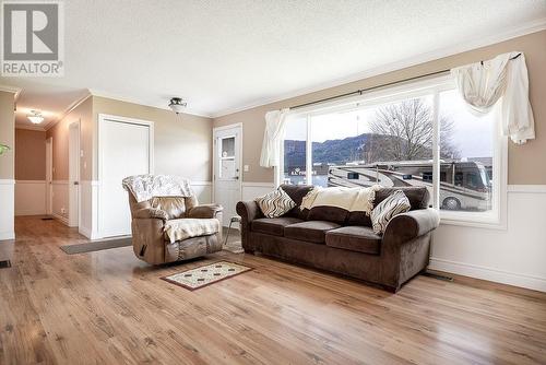 1805 Pete Street, Enderby, BC - Indoor Photo Showing Living Room